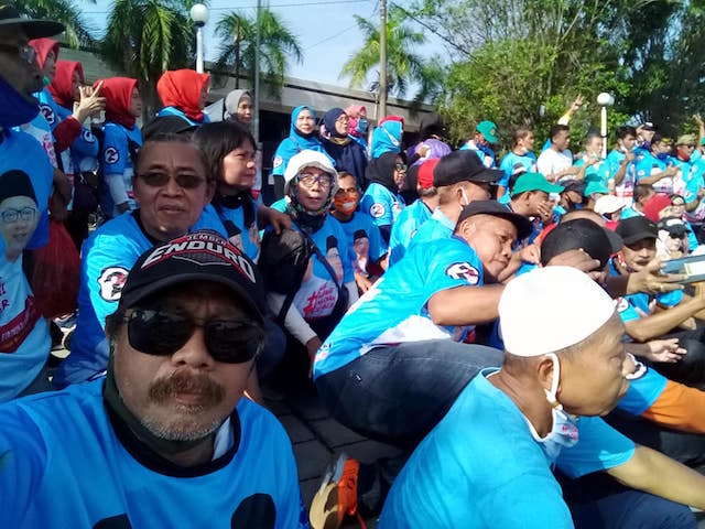 Cabup Nomor Urut 2, Haji Hendy, Jaga Kebugaran dengan Senam 2 Jari di Rambipuji